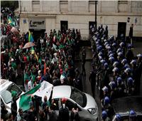 الحزب الجزائري الحاكم يحذر من تكرار العشرية السوداء
