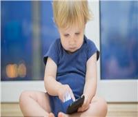 خطر لا يتوقعه أحد.. تهديد جديد يتعرض له الأطفال بسبب المحمول