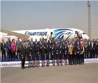 صور| وزير الطيران يحتفل بوصول طائرة الأحلام مطار القاهرة