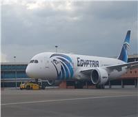 طائرة مصر للطيران «الدريم لاينر» تغادر إلى الكويت
