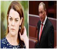 سارة هانسون تواجه عنصرية السيناتور الأسترالي «أنينج» بانتقادات لاذعة
