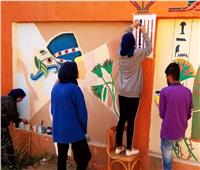 مشروع «التعلم الخدمي» يُزين المدارس بجداريات طلبة التربية الفنية 