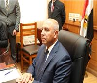 «الوزير» يطالب 16 شركة مصرية بالدخول في تنفيذ مشروعات البنية التحتية
