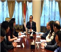 رئيس الوزراء يلتقي رئيس مجموعة هواجيان الصينية لبحث الاستثمارات بصناعة المنتجات الجلدية في مصر