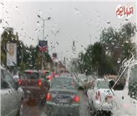 فيديو| الأمطار تغسل شوارع القاهرة.. وحركة بطيئة للمرور