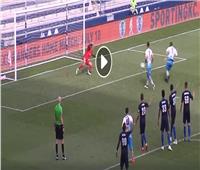 فيديو| أغرب ضربة جزاء ضائعة في كرة القدم