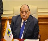 وزير التنمية المحلية يدلي بصوته بمدرسة الحرية في مصر الجديدة 