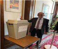 هاني عازر يدلي بصوته في استفتاء التعديلات الدستورية بألمانيا