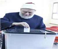 التعديلات الدستورية 2019| علي جمعة يدلي بصوته في 6 أكتوبر