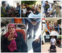 صور| «مصر حلوة وناسها حلوة».. المصريون «إيد في إيد» لتسهيل المشاركة في الاستفتاء