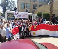 فيديو وصور| بلافتات «قوتنا في دستورنا».. طلاب «علوم القاهرة» يشاركون في الاستفتاء 