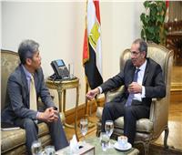 وزير الاتصالات يبحث مع شركة "LG" العالمية ضخ استثمارات جديدة بمصر