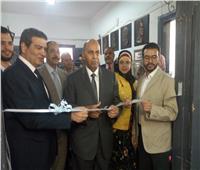 رئيس جامعة المنيا يفتتح معرض النحت والخزف