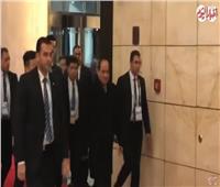 فيديو| لحظة وصول الرئيس السيسي إلى مقر إقامته في بكين