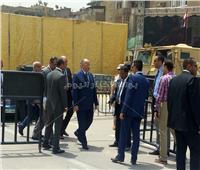 محافظ القاهرة يصل الكاتدرائية لتهنئة البابا تواضروس بعيد القيامة