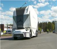 شاهد.. شاحنة كهربائية بلا سائق لتوصيل الطلبات في السويد