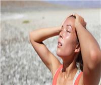 في 10 خطوات| «الصحة» توضح طريقة علاج ضربات الشمس 