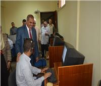 رئيس جامعة الأزهر يتفقد لجان الامتحانات الإلكترونية  للمكفوفين 