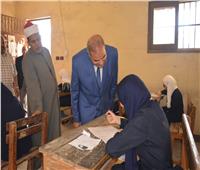 صور.. رئيس جامعة الأزهر يتفقد امتحانات الثانوية الأزهرية بمعهد البساتين