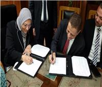 رئيس الشركة المصرية لنقل الكهرباء توقع عقد توريد وتركيب 4 محولات