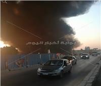 صور| 5 سيارات إطفاء للسيطرة على حريق «مصنع فيبر» قليوب