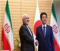 مسؤولون: إيران ستطلب من رئيس الوزراء الياباني التوسط بشأن العقوبات الأمريكية