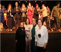 مايا مرسي تشهد عرض مسرحي «اللي رسمت الطريق» بمناسبة مئوية المرأة المصرية