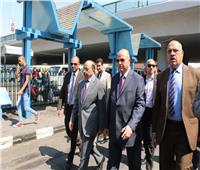 صور| وزير التنمية المحلية ومحافظ القاهرة يتفقدان موقف عبد المنعم رياض