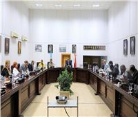 وزير الآثار يعقد اجتماعًا لوضع كراسة شروط خاصة بإدارة «المتحف الكبير»