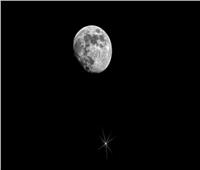 اليوم.. «القمر الأحدب» قرب كوكب المشترى