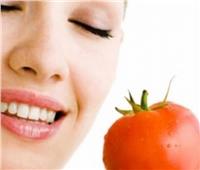 عصير الطماطم والخيار .. أهم أقنعة الصيف لحماية الوجه