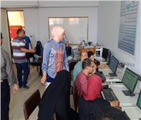 أوائل الثانوية بـ «أبو حمص» يسجلون رغبات التنسيق بمقاهي الانترنت