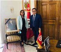 سفير كازاخستان يزور السفارة التونسية لتقديم العزاء