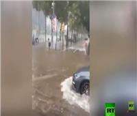 فيديو| بعد الحر الشديدة.. موجة عواصف وأمطار تغرق شوارع أوروبا