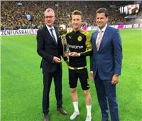 «ماركو رويس» يتسلم جائزة لاعب الموسم في ألمانيا