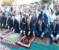 محافظ بورسعيد يؤدي صلاة العيد مع الألاف من أهالي بورفؤاد