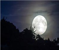 «القمر» يكتمل بدرا.. اليوم