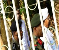 الرئيس السوداني السابق يصل مقر محاكمته وسط إجراءات أمنية مشددة