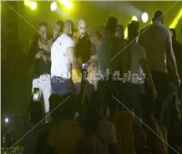 صور| «فوضى» في حفل محمد رمضان.. والجمهور يقتحم المسرح