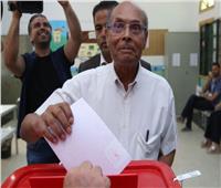انتخابات تونس| إدلاء المنصف المرزوقي «الرئيس السابق والمرشح» بصوته الانتخابي