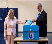 صور| بنيامين نتنياهو وزوجته يدليان بصوتهما في الانتخابات الإسرائيلية