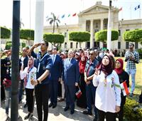 وزير التعليم العالي يشهد «تحية العلم» بحرم جامعة القاهرة