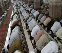 «أسهو خلف الإمام في الصلاة» هل أقوم بسجدتين؟.. «البحوث الإسلامية» تجيب