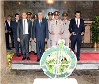 «السيسي» ينيب «وزير الدفاع» لوضع إكليل زهور على ضريح الزعيم «جمال عبد الناصر»