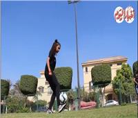 فيديو| «فريدة» تحترف لعب كرة القدم وتدشن أكاديمية لتدريب الفتيات