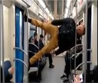 شاهد| عروض «بهلوانية» في مترو أنفاق موسكو