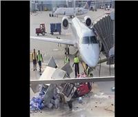 فيديو| حقيقة تصادم معدة تموين بطائرة بمطار القاهرة