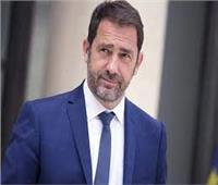 وزير داخلية فرنسا يستبعد استقالته بعد الهجوم على مركز شرطة باريس