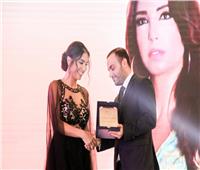 وزير الثقافة اللبناني يكرم الأديبة نادين الأسعد بجائزة «أرض المبدعين»
