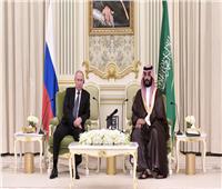 بالصور والفيديو.. بوتين يلتقي بن سلمان خلال زيارته للسعودية